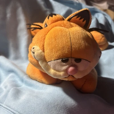 TY Beanie Buddy GARFIELD With Tags Plush Cat Relaxing 11" Paws 2006 Time to eat - Image 1 of 4