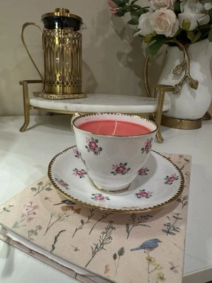 Teacup candle - Image 1 of 4