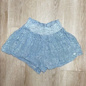 Abercrombie Kids Smocked Stretch Waist Striped Blue White Lightweight Shorts - Picture 1 of 7