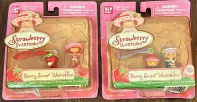 Lote de 2 Llaveros Bandai Strawberry Shortcake Berry Sweet Wearables Nuevos 2002 T4 Foto 1 de 4