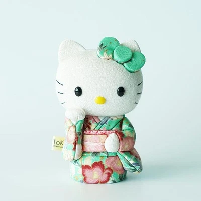 Muñeca japonesa verde de pie Hello Kitty Maneki Neko Lucky Cat de Kakinuma Toko Foto 1 de 4