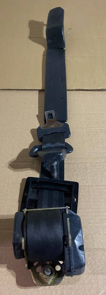 Cinturón de seguridad. DELANTERO DERECHO. Saab 900 1990-93 2 puertas o 3 puertas Foto 1 de 4