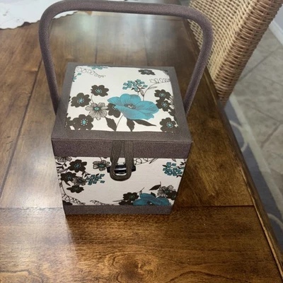 复古 80 年代 90 年代花卉织物存储珠宝盒浪漫小屋草原 — 第 1/4 张图片