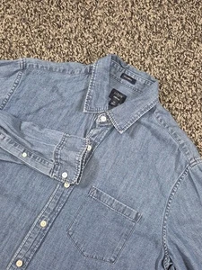 J.CREW Classic Fit Long Sleeved Blue Denim Button Up Shirt Men's Medium - Picture 1 of 7