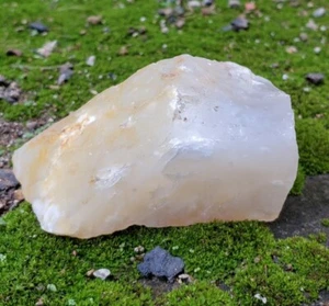Muestra de piedra áspera de clacedonia de roca natural 131 gr curación - Imagen 1 de 7