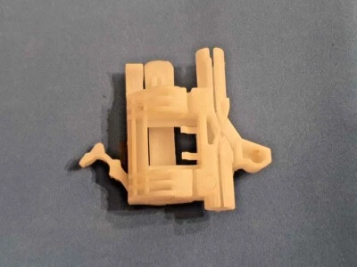 FIAT 500 REGULADOR VENTANA PLÁSTICO CLIP DELANTERO IZQUIERDO (CONDUCTOR) 2012-2019 Foto 1 de 4