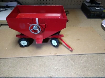 Vintage Tru-Scale 1/16 Farm Toy Grain Wagon RARE Excellent Condition door works - Image 1 of 4