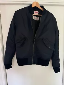 Schott x American College MA-1 Black Nylon Bomber Jacket Schwarz (Made in USA) - Bild 1 von 5