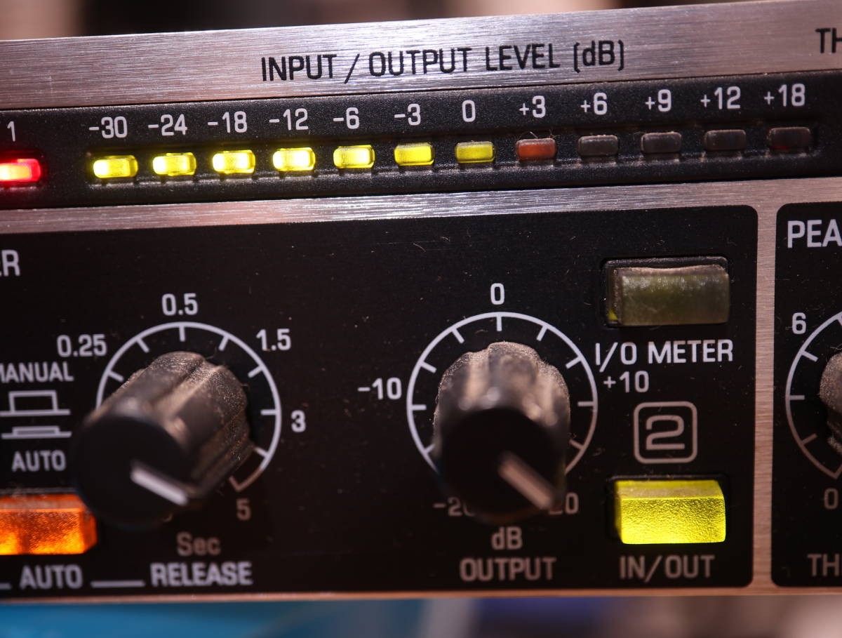 BEHRINGER べリンガー MDX2200 コンプレッサー BEHRINGER べリンガー MDX2200 コンプレッサー Behringer