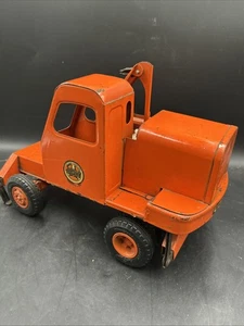 Camión de acero prensado naranja unidad de juguetes modelo vintage con neumáticos de piedra de fuego. - Imagen 1 de 13