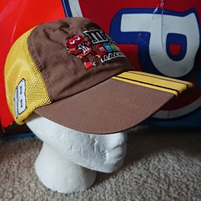 Gorra Toyota NASCAR Motorsports #18 emitida por el equipo de carreras Kyle Busch Joe Gibbs Racing Team Foto 1 de 4