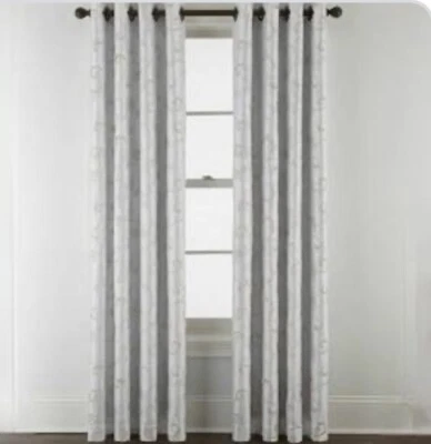 JCP HOME 50" X 84"  PLAZA EMBROIDERY DRAPES GROMET BLACKOUT PANEL COOL WHITE NEW - Imagem 1 de 3