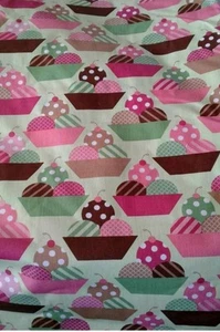 Sewing Fabric Ann Kelle - Robert Kaufman Ice Cream Sundae Pink & Green Dots 1.5y - Picture 1 of 2