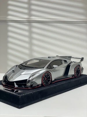 Lamborghini Veneno (argento) [Henson & Heaven] scala 1/18 - Immagine 1 di 4
