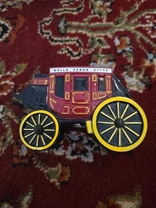 Vintage 1998 Wells Fargo Gusseisen Postkutsche Münzbank mit Schlüssel - Bild 1 von 4