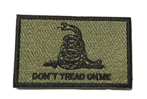 Gadsden Flagge oliv Aufnäher bestickt Haken & Schlaufe Applikation taktisch Militär USA - Bild 1 von 3