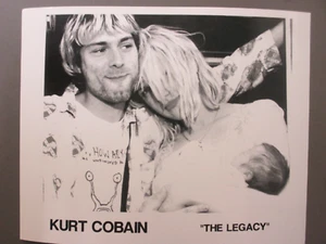Nirvana Promo Foto 8 x 10 Hochglanz Kurt Cobain mit Courtney & Tochter! - Bild 1 von 1