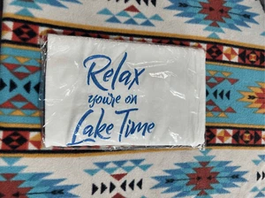 Relax You’re On Lake Time Deko Handtuch - Bild 1 von 3