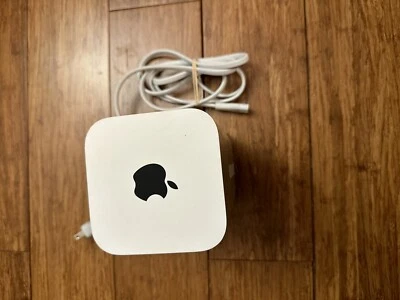 Apple AirPort Extreme A1521 White Base Station Wireless Router Pre-owned. - Image 1 of 4