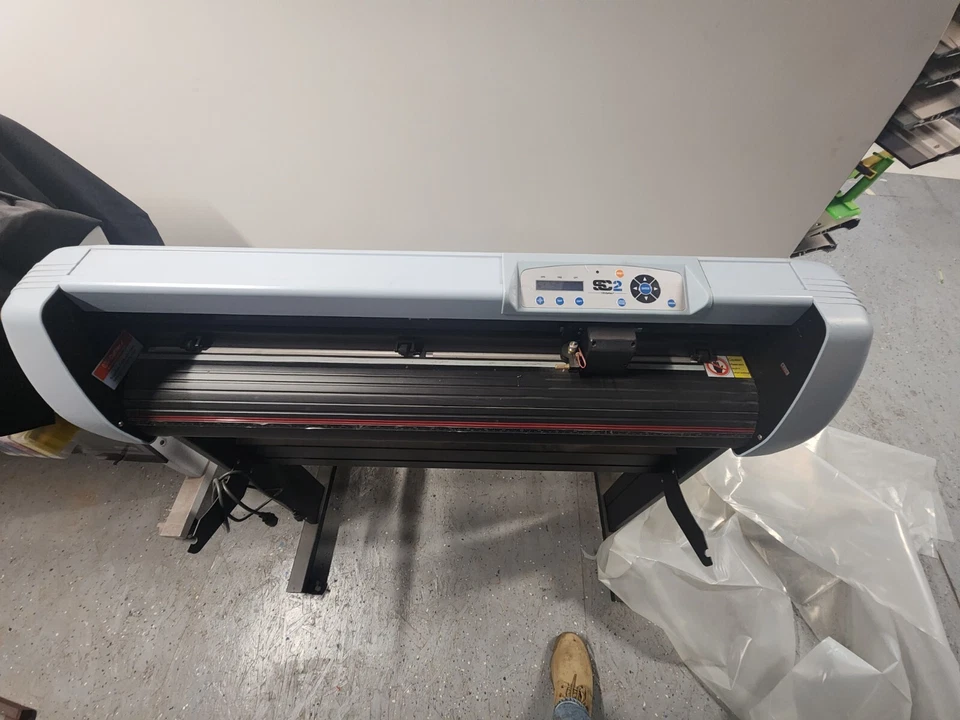 Plotter cortador de vinil 28" USCutter MH com suporte e software VinylMaster Cut v5 - Imagem 1 de 1