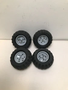 Lego 81,6x38R Pneumatici in Gomma con Ruote Grigio Blu Chiaro Set di 4 Technic - Foto 1 di 1