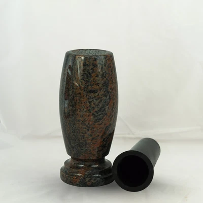 Grabvase Classico medium Granit Gneis rötlich-grau – robust & wetterf - Bild 1 von 4