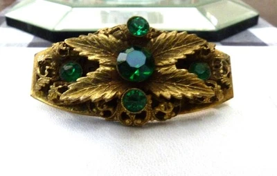 ANTIQUE VINTAGE PASTE GREEN RHINESTONE LEAVES FILIGREE ORNATE ANTIQUED BRASS PIN - Image 1 of 4