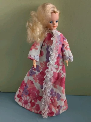 Vestido acolchoado floral rosa para Sindy sem marca SEM BONECA - Imagem 1 de 4