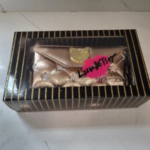 Portafoglio Luv Betsey Johnson oro rosa trapuntato stelle gatto RITIRATO nuovo con scatola - Foto 1 di 7