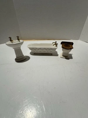 Кукольный домик ванная комната набор ванна туалет раковина все белое золото светильники масштаб 1:12 - Изображение 1 из 4