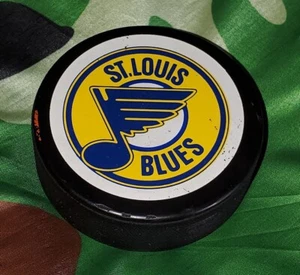 ST. LOUIS BLUES VINTAGE C16 SLUG NHL GENERAL REIFEN MFG. LIZENZIERTER PUCK HERGESTELLT = 🙂 🙂 - Bild 1 von 13