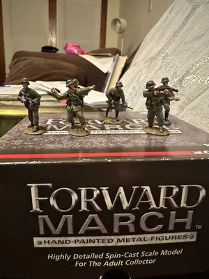 CORGI "FORWARD MARCH WWII  GERMAN INFANTRY SET  1:50 6 FIGURES #US59004 LIMITED - Image 1 of 4