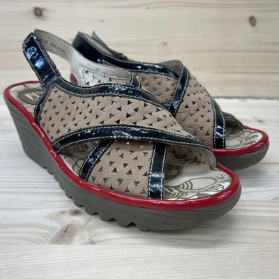 Fly London Ynes Zapatos 41 10.5 Cuero Perforado Punta Abierta Tacón de Cuña Sandalia Foto 1 de 4