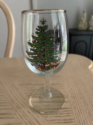 Copa de vino con tallo de árbol de Navidad Cuthberston borde dorado 5 3/4" 8 oz. Usado en excelente estado Foto 1 de 4