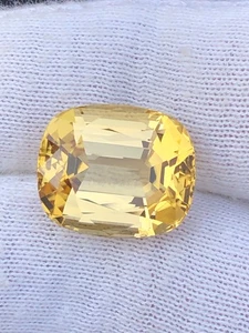 15.30 Carats Top & Untreated Step cushion cut Vivid Yellow Scapolite - Picture 1 of 9