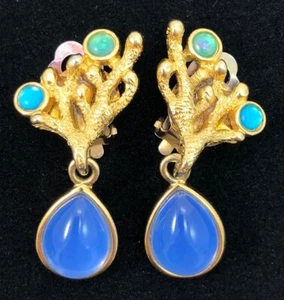 Trifari TM Gold Tone Coral Clip Dangle Drop Earrings Blue Lucite Cabochons - Picture 1 of 7