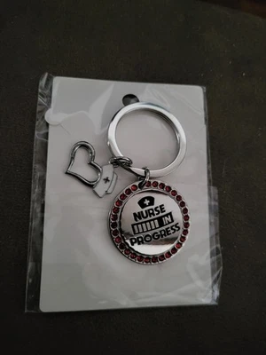 Llavero de joyería de moda ENFERMERA EN PROGRESO Foto 1 de 3