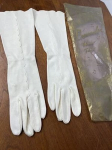 Vintage Womens Crescendoe Long White Gloves 7 Scalloped Above the Elbow New NOS - Picture 1 of 9