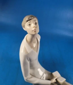 Lladro 4566 Junge studiert mit Buch extrem selten antik 10,5” x 8” - Bild 1 von 7