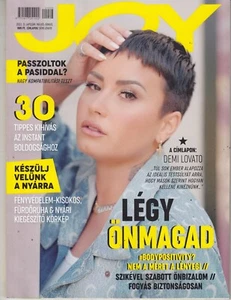 DEMI LOVATO, ELIZABETH OLSEN, HARRY STYLES Hungarian magazine 2021 - Picture 1 of 10