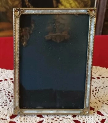 MARCO DE FOTOS VINTAGE DE METAL DORADO IMITACIÓN PERLA 5" X 7" CABALLETE MEDIADOS DE SIGLO  Foto 1 de 4