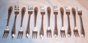 WALLACE AMERICAN TRADITION Cocktail Oyster Seafood Pickle Olive Appetizer Fork - Picture 1 of 6