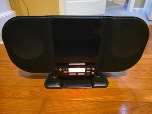 Brookstone SLCD V4 FM RADIO CD PLAYER TESTED & WORKS W/Remote - Picture 1 of 8