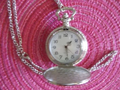 Мотоциклетные мужские серебряные карманные кварцевые часы НУЖЕН АККУМУЛЯТОР С 32-дюймовой цепочкой и зажимом - Изображение 1 из 4