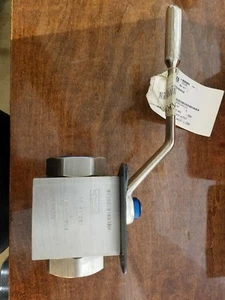 Parker Hannifin 1-1/4 sae 3 vías válvula de bola de alta presión 3000 psi - Imagen 1 de 1