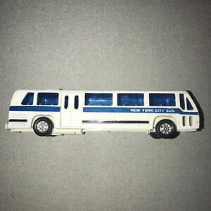 1/76 Scale 1980s GMC RTS-06 New York City Diecast Transit Bus (6") Shing Fat Toy