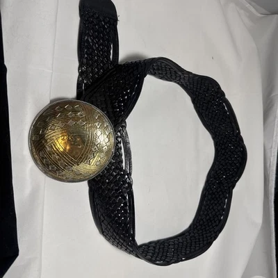 CINTURÓN TRENZADO NEGRO CHICO’S CON HEBILLA METÁLICA REDONDA DE DOS TONOS Foto 1 de 4