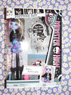 Monster High Picture Day Abbey Bominable Open Complete Please Read - Image 1 of 4