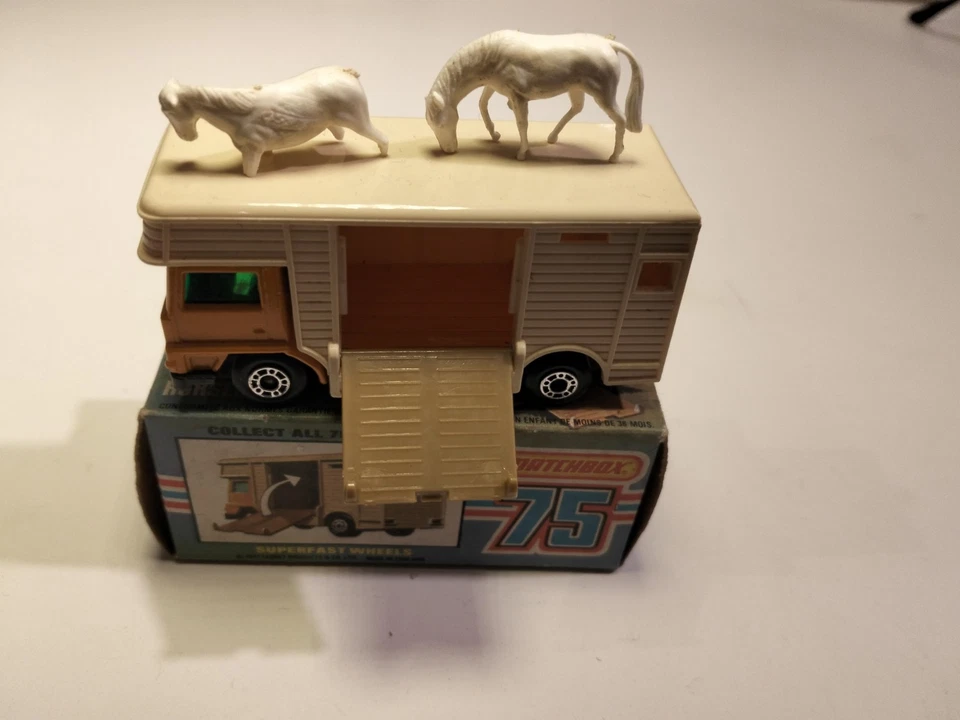 MATCHBOX - 40 HORSEBOX - 1977 CON BOX ORIGINALE - Immagine 1 di 4