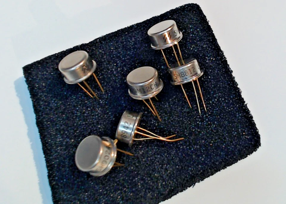 Lot of 30x National LM79M12CH – −12 V Voltage Regulator – TO-39 – NOS - Image 1 of 1